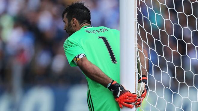 La relación de amor y odio de los arqueros de fútbol con su portería