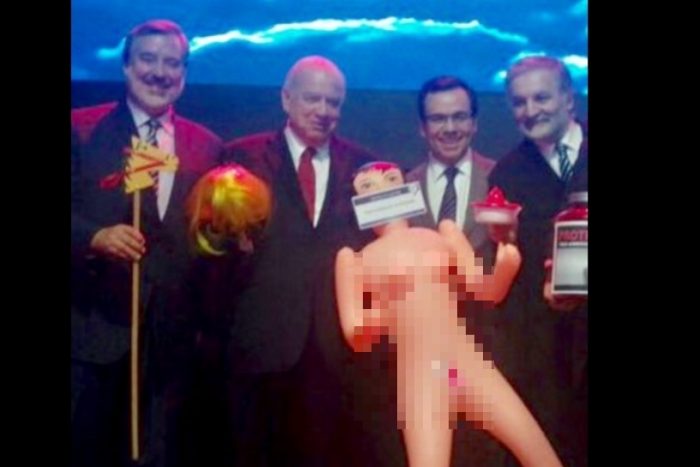 Ex presidente de Asexma por regalo de muñeca inflable: «Sexista y ordinario»