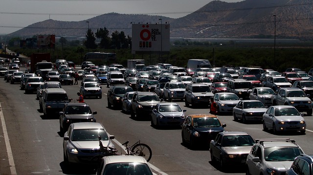 Congestión vehicular marca salida de santiaguinos a la V Región