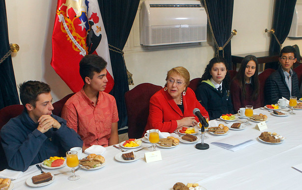 Bachelet desayunó junto a los puntajes nacionales