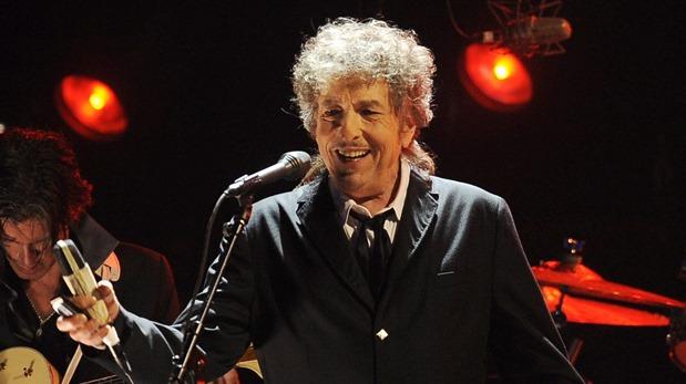 Bob Dylan rompe el silencio: «Ni una sola vez he tenido tiempo de preguntarme: «¿Son mis canciones literatura?»