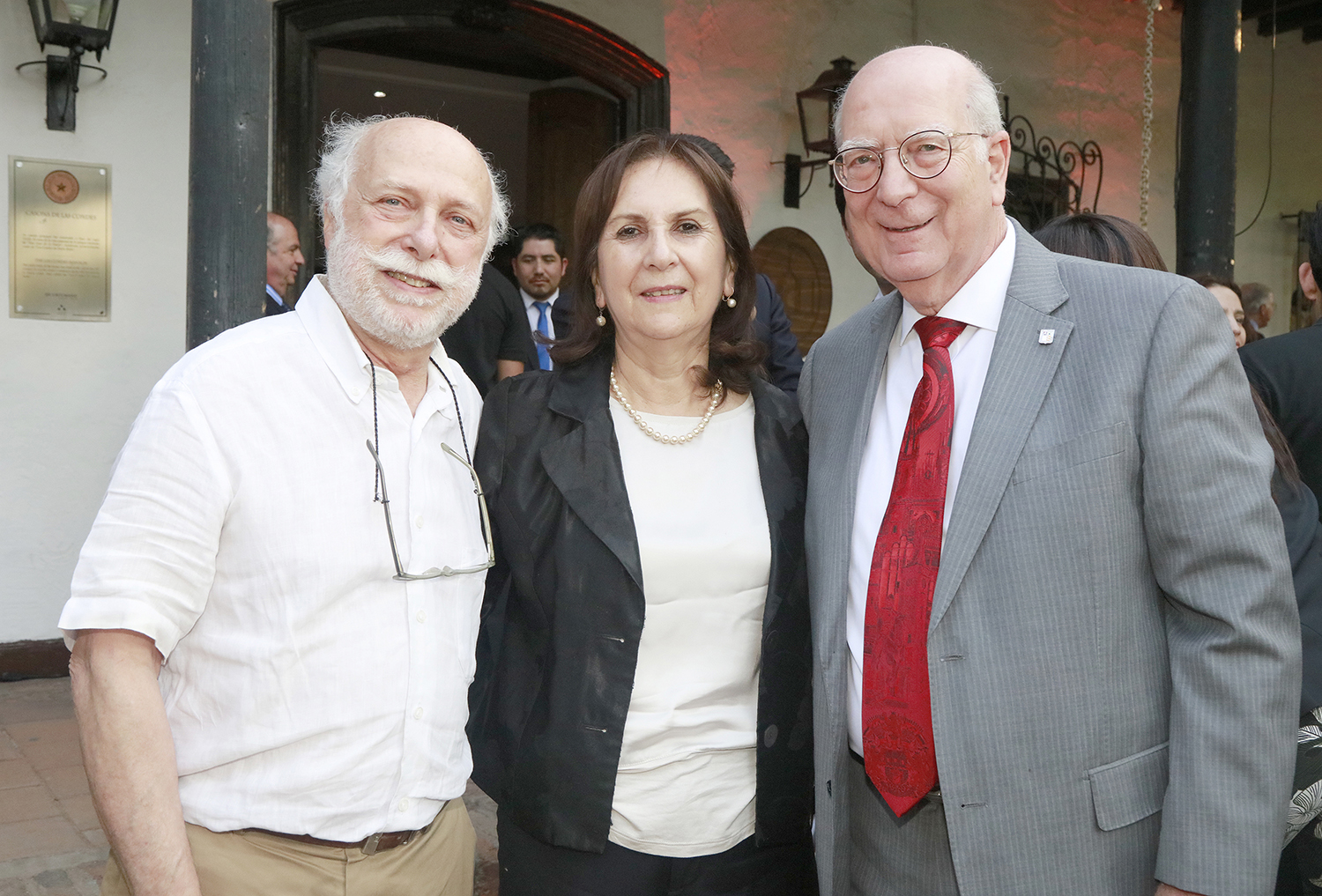 Los doctores Mario Rosemblatt, director del Doctorado en Biotecnología UNAB; Luz Angélica Muñoz, decana de Enfermería UNAB y Juan Carlos Slebe, de la U. Austral de Chile.