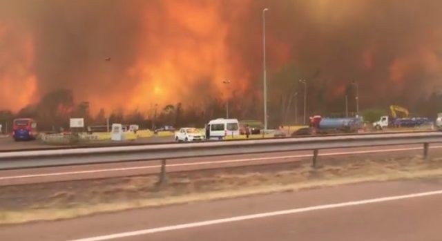 Incendio en autopista Los Libertadores afecta a más de 100 casas