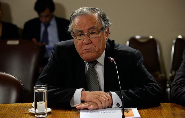 Ministro Campos pide disculpas públicas por declaraciones sobre Director de Gendarmería