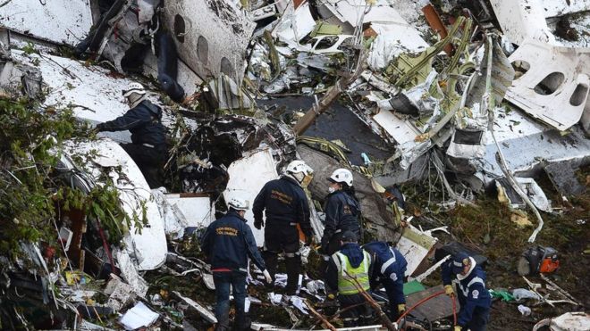 «El avión no tenía combustible»: los primeros detalles oficiales del trágico accidente de avión que transportaba al Chapecoense