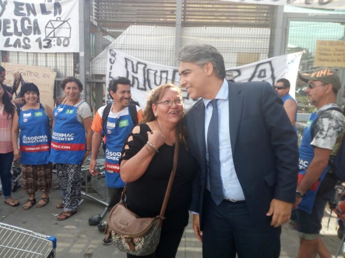 [VIDEO] Marco Enríquez-Ominami entrega apoyo a los empleados de Homecenter: «Sería bueno que la empresa cuidara a sus trabajadores»