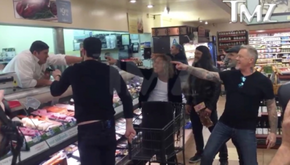 [VIDEO] Metallica sorprendió a todos en un supermercado cantando «Enter Sandman» junto al personal