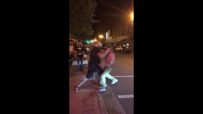 [VIDEO] «Trasquilado»: ofreció golpes al guardia del bar sin saber que era un luchador profesional