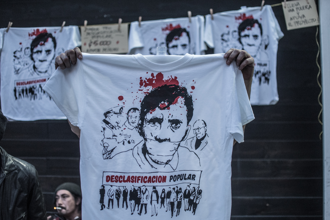 Artista Francisco «Papas Fritas» tatúa en