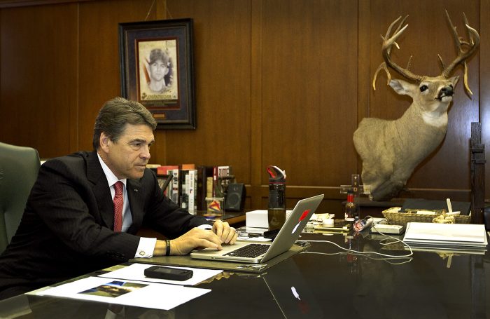 Trump elige a Rick Perry para ejecutar su «revolución energética»