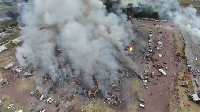 [FOTOS] La devastación después del incendio que arrasó con el mercado San Pablito en México