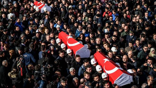 Aumentan a 38 los fallecidos por el doble atentado de Estambul