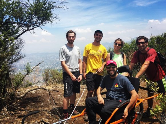 [VIDEO VIDA] Álvaro Silberstein, el joven que realiza el primer recorrido en silla de ruedas por Torres del Paine junto a sus amigos