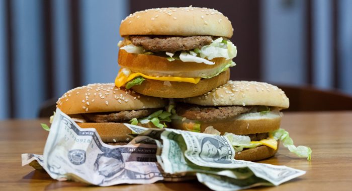 ¿Está sobrevalorado el índice Big Mac? El poder de la pizza y el café para medir divisas