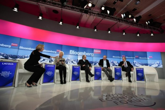 Davos advierte sobre excesivo optimismo ante mayor crecimiento