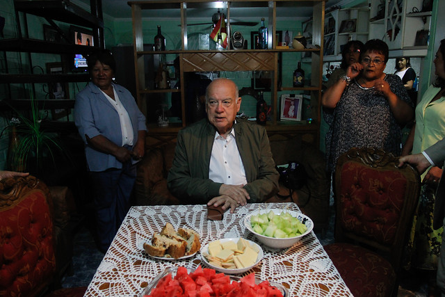[FOTOS] Insulza se junta con vecinos de la población San Gregorio
