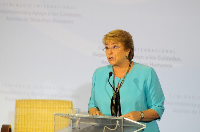 Bachelet admite que el sistema de pensiones es «sencillamente inviable»