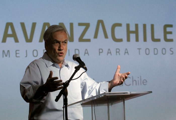 Piñera hace campaña en medio de los incendios y desafía a Bachelet por gestión de la emergencia