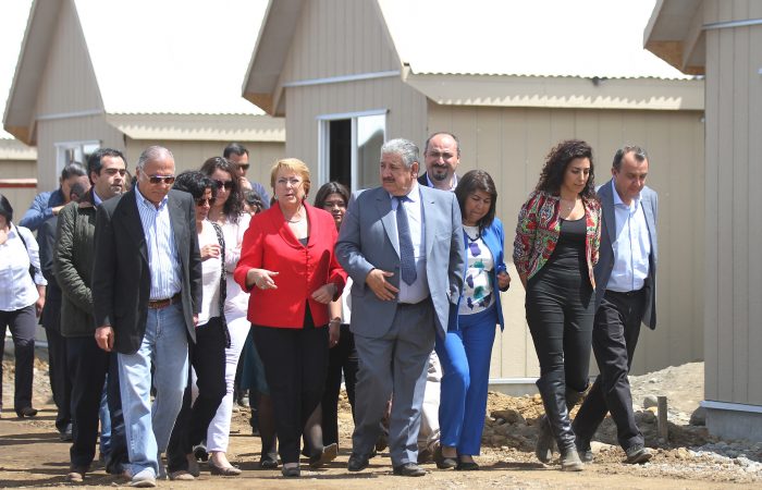 Bachelet llega a supervisar obras en la Araucanía y evita hablar con la prensa
