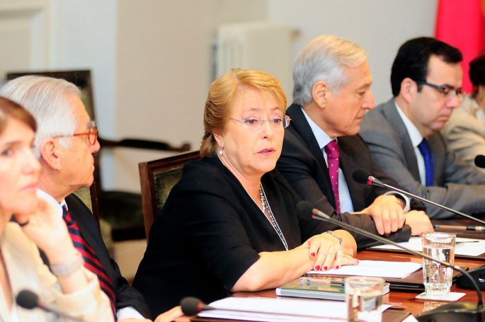 Bachelet admite que los incendios son «El mayor desastre forestal de nuestra historia»
