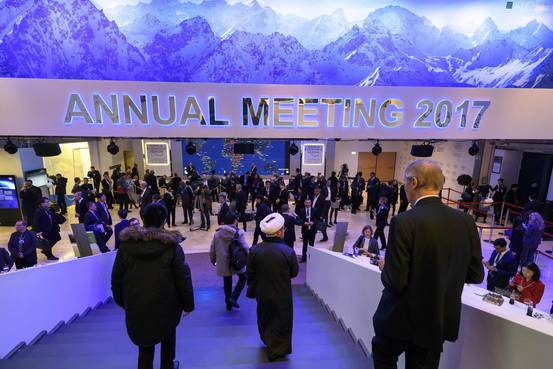 Banqueros en Davos prevén que Trump será bueno para Wall Street