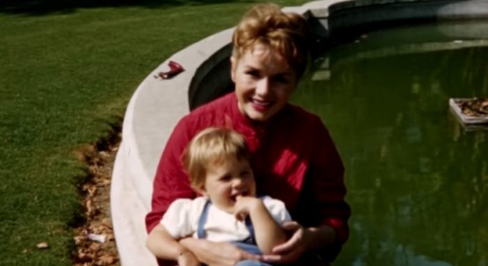 [VIDEO] Carrie Fisher y Debbie Reynolds recibieron un especial homenaje en los Globos de Oro