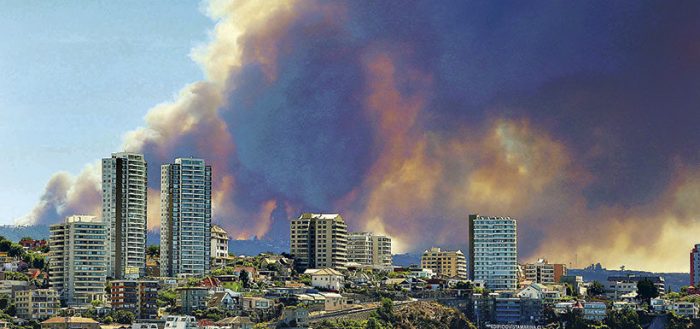 Cien viviendas quemadas y 400 evacuados por fuego no extinguido en Valparaíso