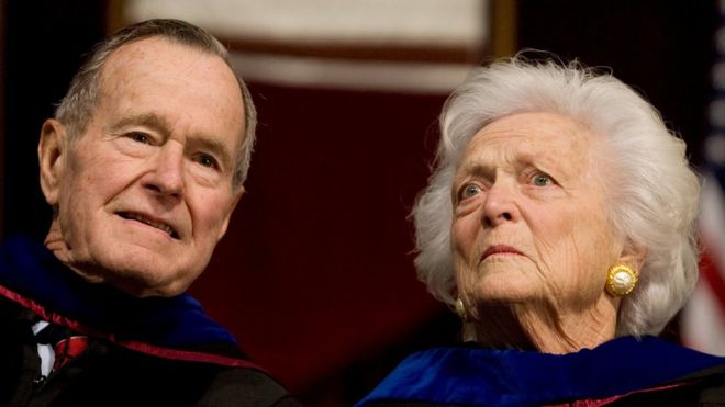 George Bush es trasladado a cuidados intensivos y hospitalizan a su mujer Barbara