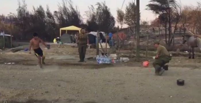 [VIDEO] Santa Olga: Carabineros juegan fútbol con niños afectados por los incendios forestales