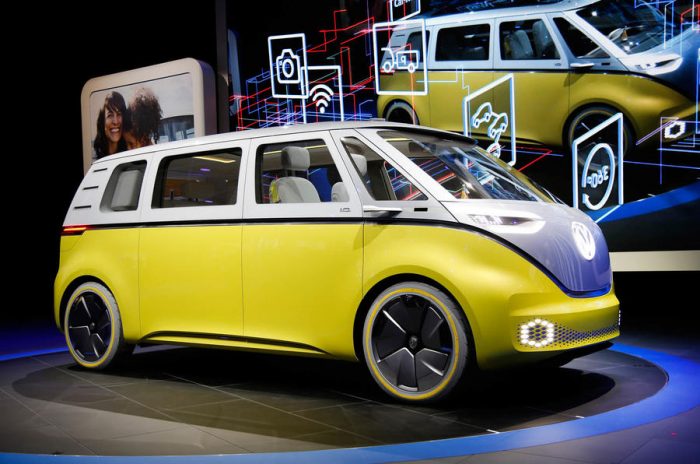 Volkswagen apela a su pasado hippie con una Combi eléctrica