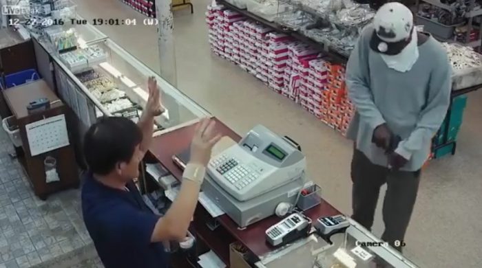 [VIDEO] La «inexperiencia» de un ladrón le jugo una mala pasada y lo volvió viral