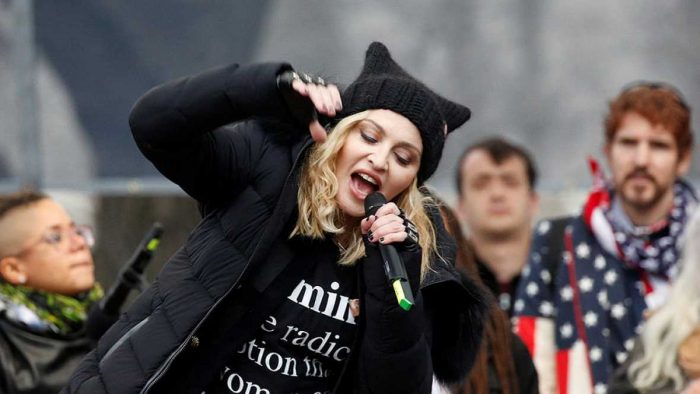 Madonna admite su deseo de hacer volar la Casa Blanca en «Marcha de las Mujeres» contra Trump