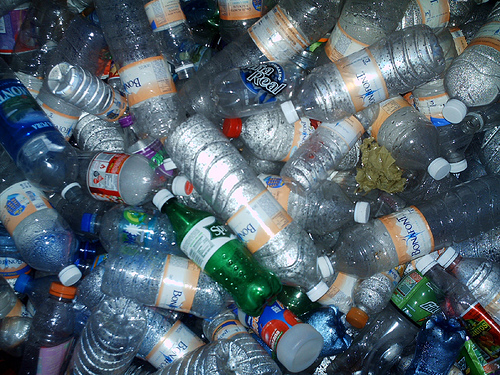 La industria apoya plan global para reciclar el 70% de los envases de plástico