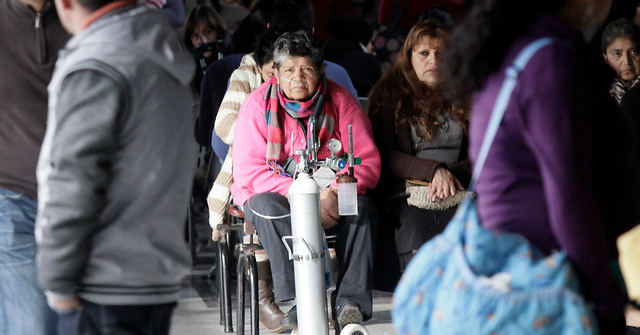 El limitado acceso a la salud en regiones: estudio revela que 40% de especialistas se encuentran en Santiago