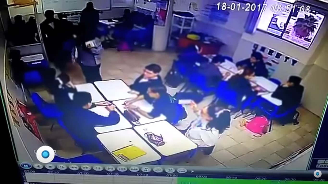 VIDEO] El registro del estudiante de Monterrey que disparó a sangre fría  contra su profesora y compañeros en plena sala de clases