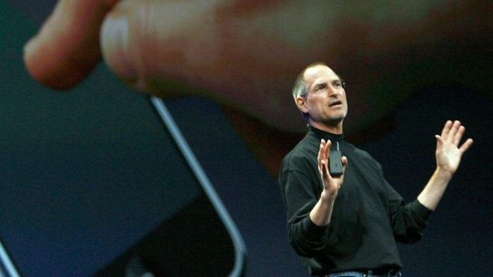 [VIDEO] Hace una década el genio de Apple, Steve Jobs, desveló el revolucionario iPhone