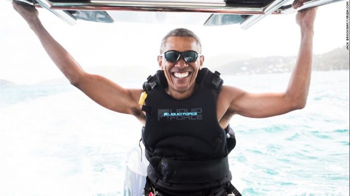 [VIDEO] El relajo de Obama practicando kitesurf tras 8 años de tenerlo prohibido por el Servicio Secreto