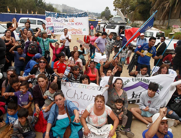 Protesta contra Virgina Reginato obliga a suspender el «piscinazo»