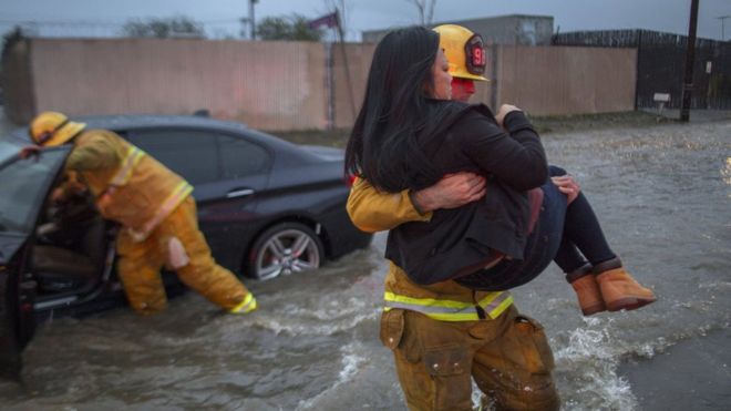 Estados Unidos: California azotada por la «bombogénesis», la tormenta más poderosa en años