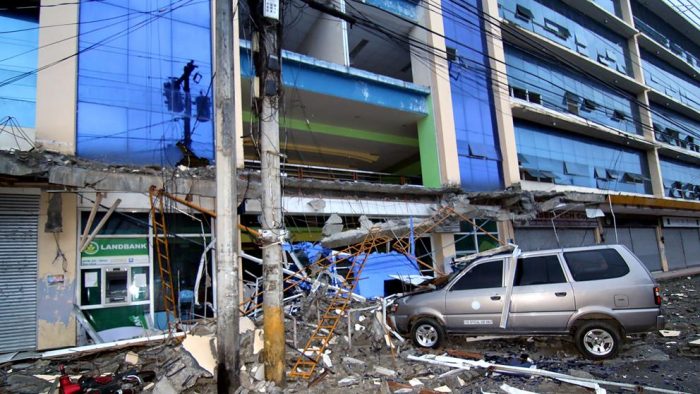6 muertos y más de 100 heridos en un terremoto al sur de Filipinas