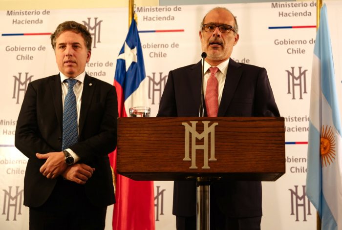 Ministro de Hacienda argentino le tira flores a Valdés: «El ejemplo chileno para nosotros es muy importante, nos marca un rumbo que en muchos aspectos queremos seguir”
