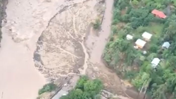[VIDEOS] Carabineros sobrevuela zona afectada por aluvión en San José de Maipo