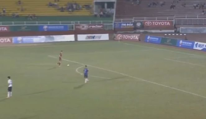 [VIDEO] Arquero vietnamita es suspendido por dos años tras dejarse marcar tres goles a modo de protesta