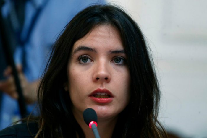 Camila Vallejo responde a humorista por chiste en Viña: “Veo que otra vez hacen ‘humor’ con mi apariencia física y el hecho de que soy comunista. Ok”