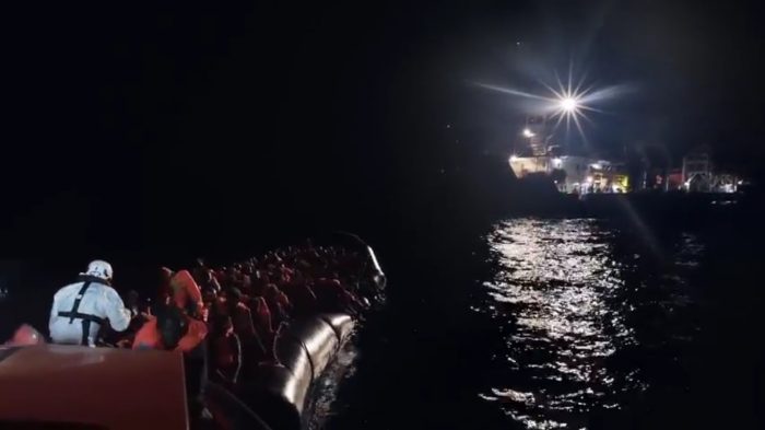 [VIDEO] «Nadie merece morir en el mar»: Coldplay apoya el rescate de inmigrantes en el Mediterráneo