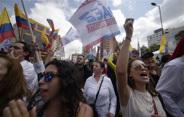 Tensión sube en Ecuador ante incertidumbre sobre si habrá segunda vuelta