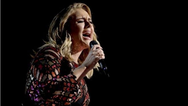 Grammy 2017: Adele se lleva el premio a la mejor canción del año con «Hello» mientras Beyoncé ofrece una actuación estelar