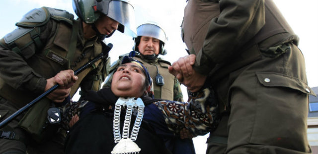 Amnistía Internacional da cuenta del uso excesivo de la fuerza policial y de detenciones arbitrarias a mapuches