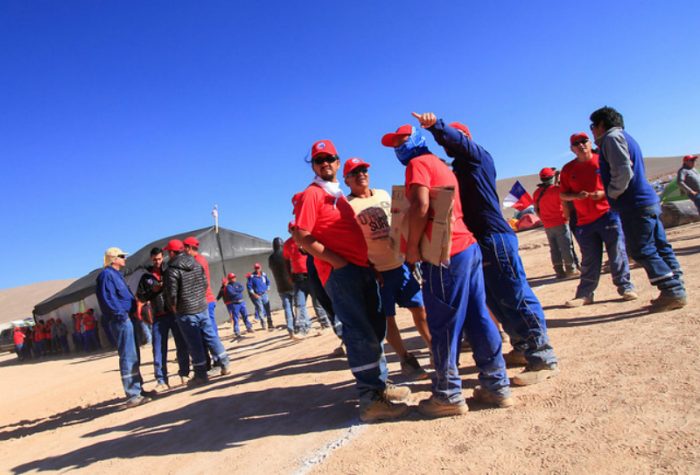 Minera Escondida sube oferta de bono de término de conflicto a $11,5 millones