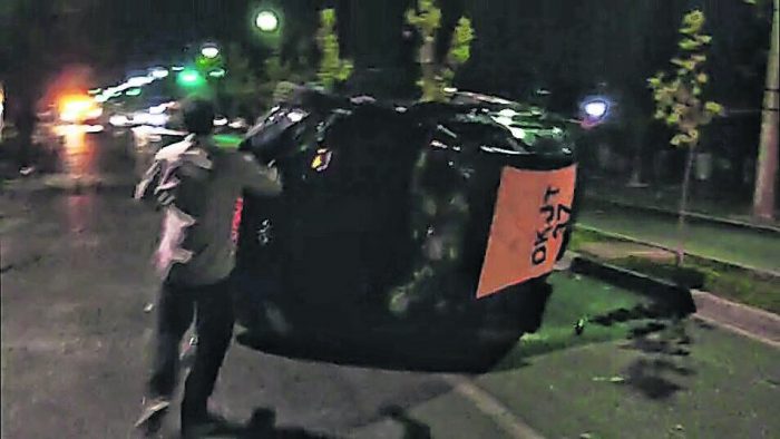 [VIDEOS] Jóvenes toman venganza contra taxista que los increpó por usar Uber